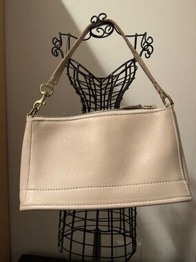 Vintage Coach Classic Cream Leather Shoulder Bag - Neutral Chic
